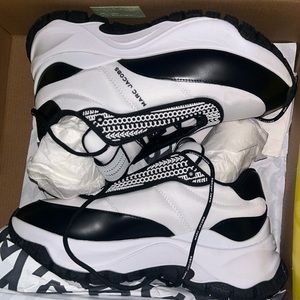 Women’s Marc Jacob sneakers, fairly new, good for all seasons, and stylish